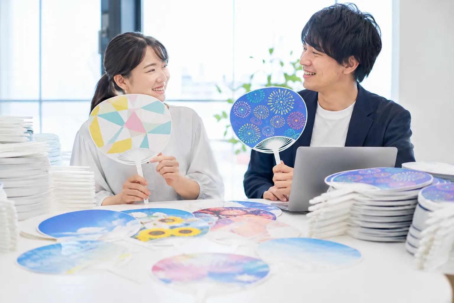 うちわダイレクトは業界最安級の激安価格でオリジナルうちわをご提供